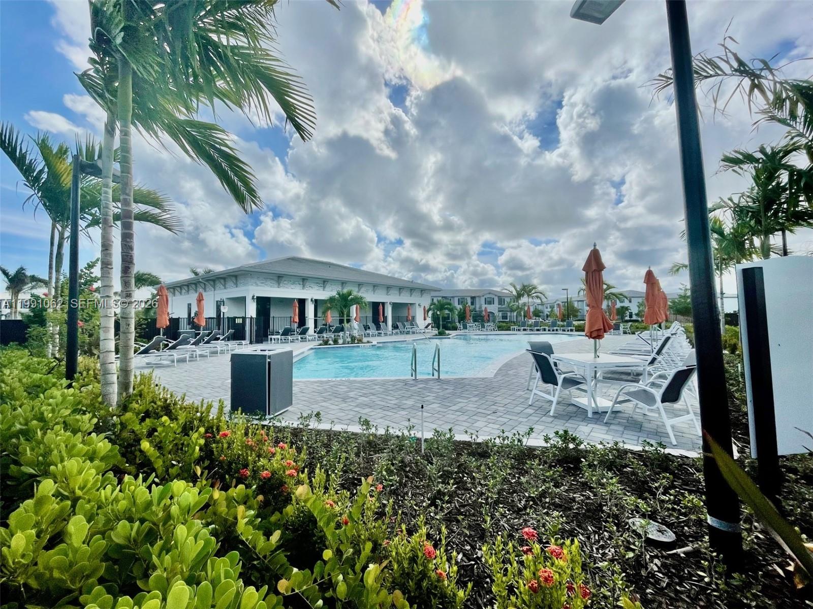 PINE VISTA - Residential