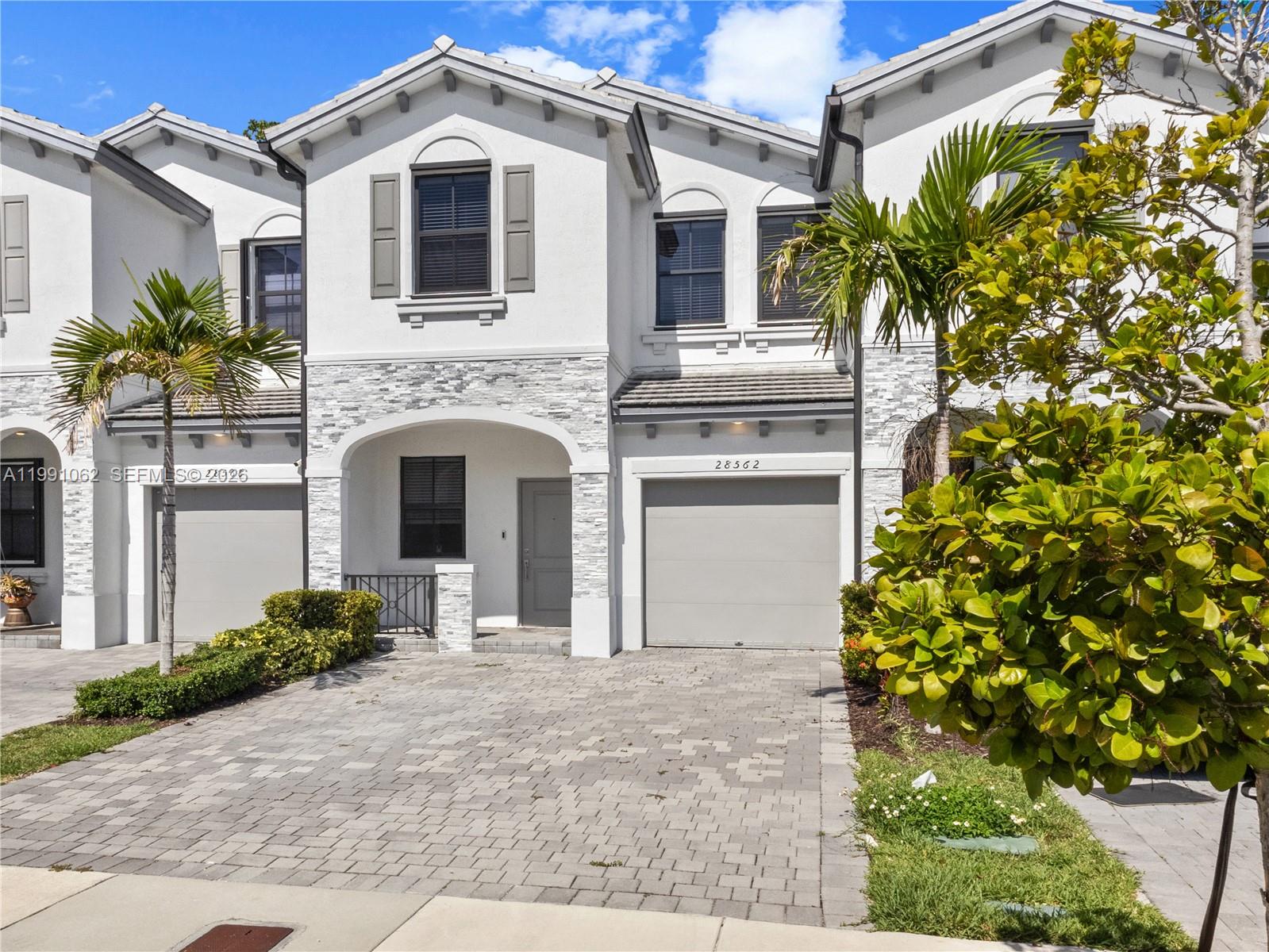 PINE VISTA - Residential