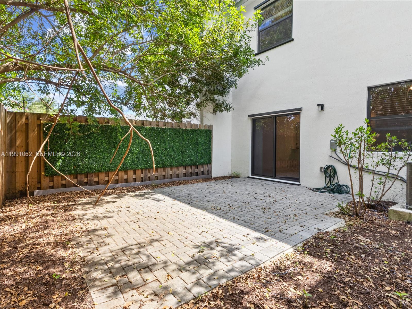 PINE VISTA - Residential