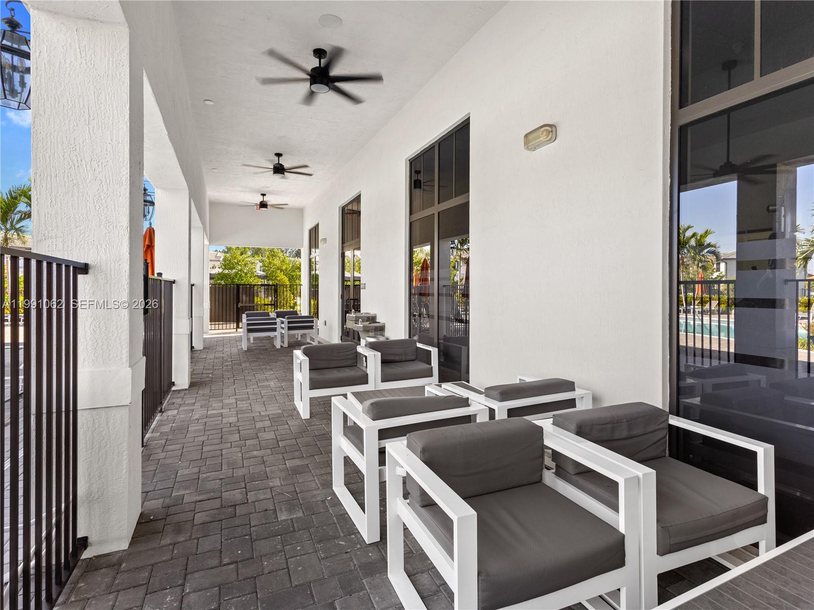 PINE VISTA - Residential