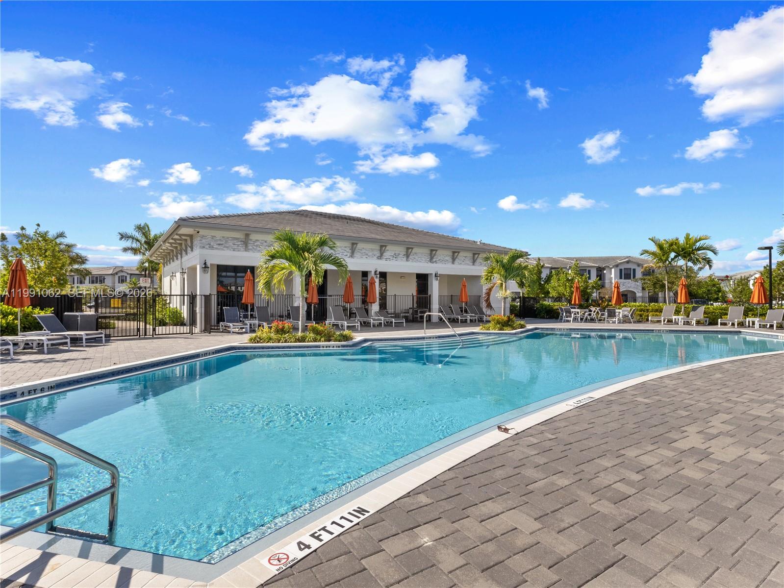 PINE VISTA - Residential