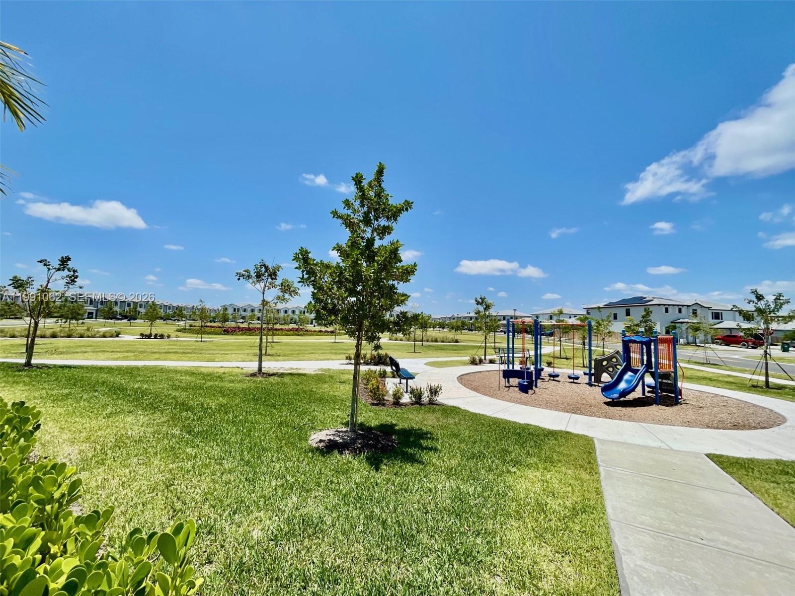 PINE VISTA - Residential