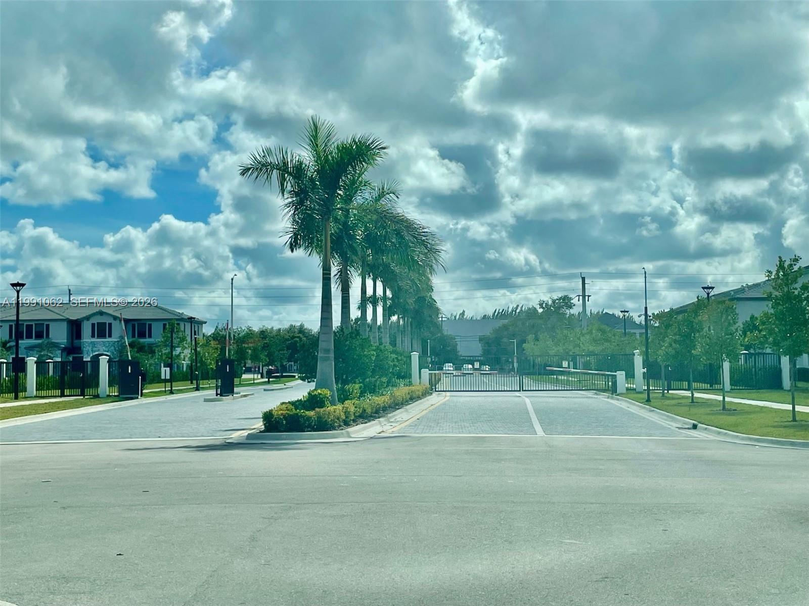 PINE VISTA - Residential