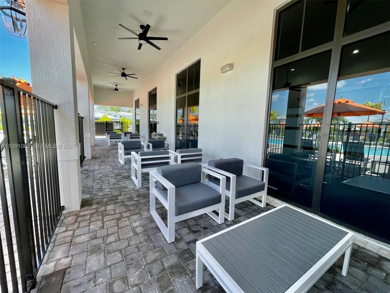 PINE VISTA - Residential