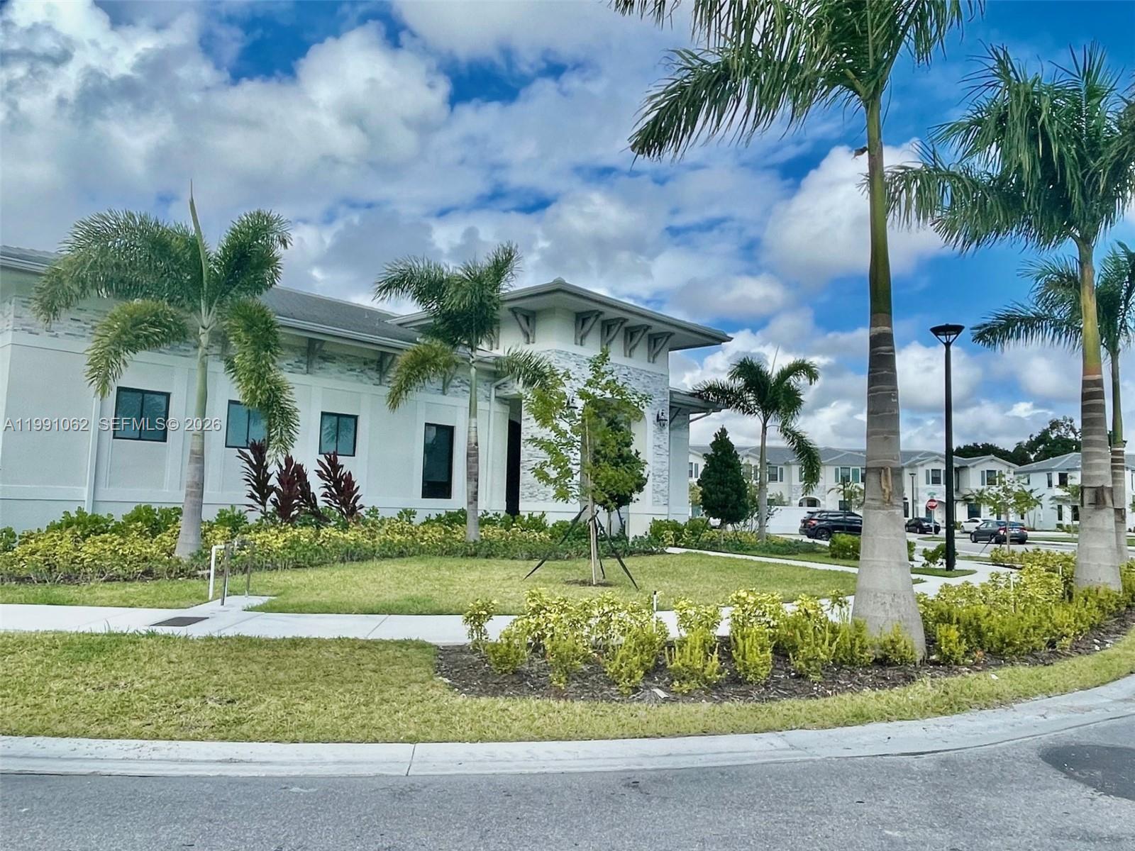 PINE VISTA - Residential