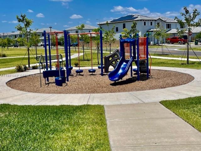 PINE VISTA - Residential