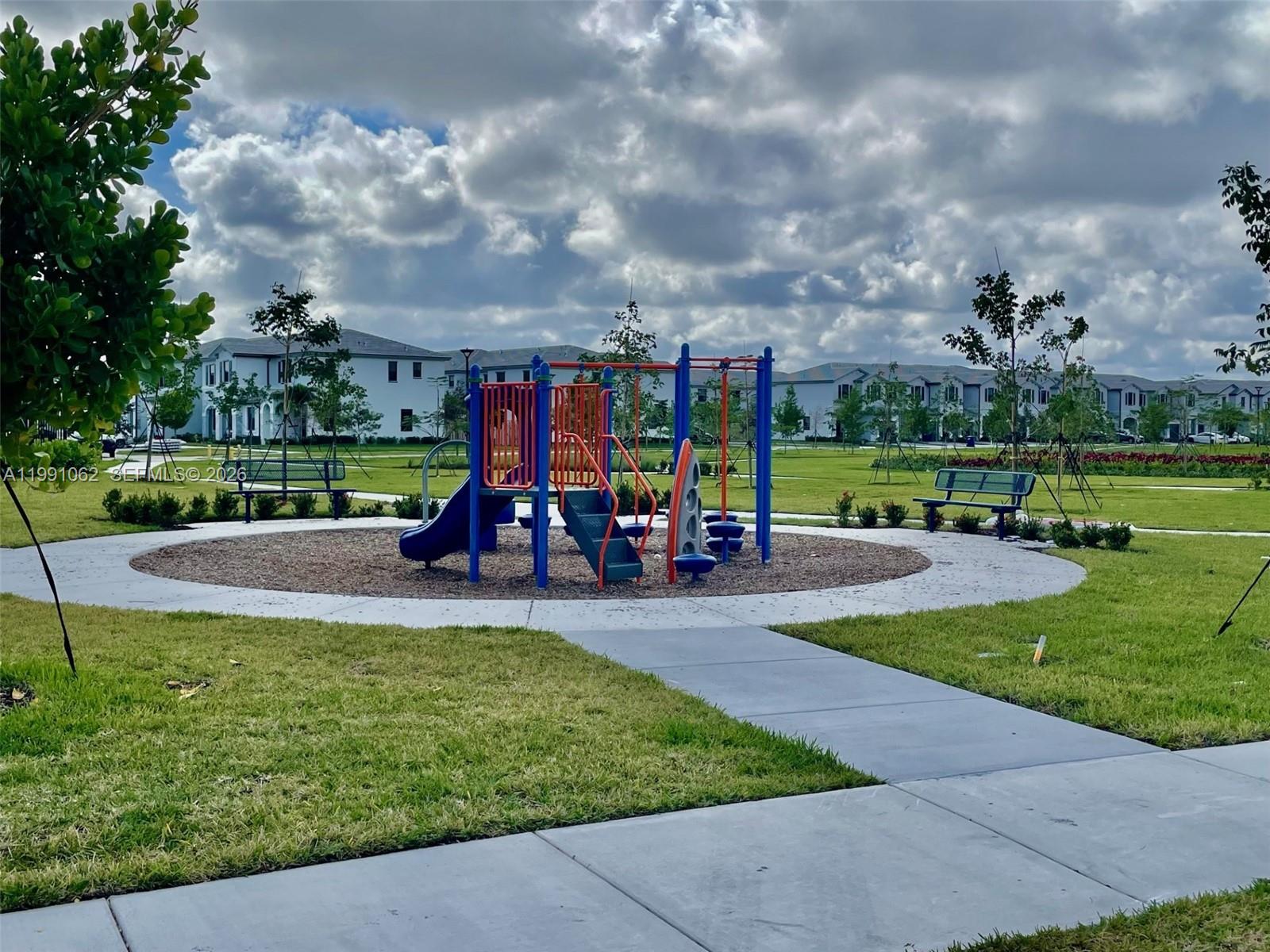 PINE VISTA - Residential