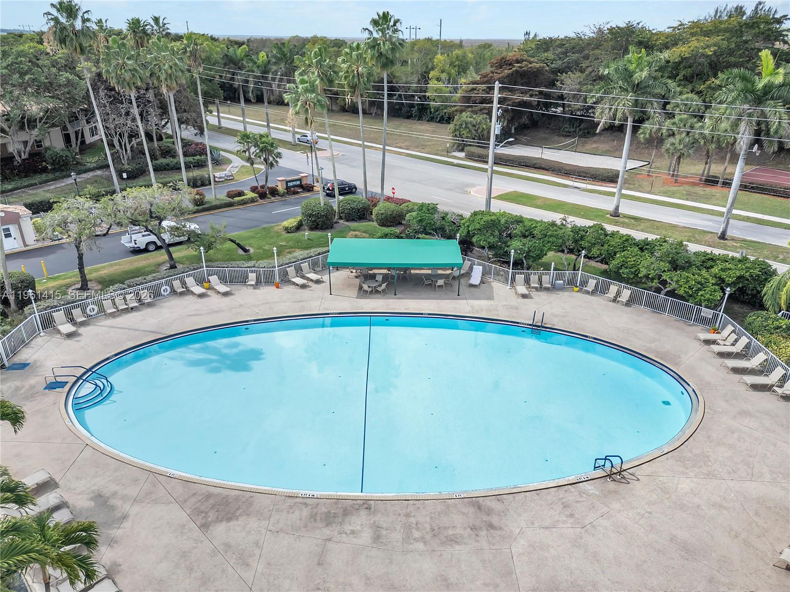 DEVON CONDOMINIUM G - Residential