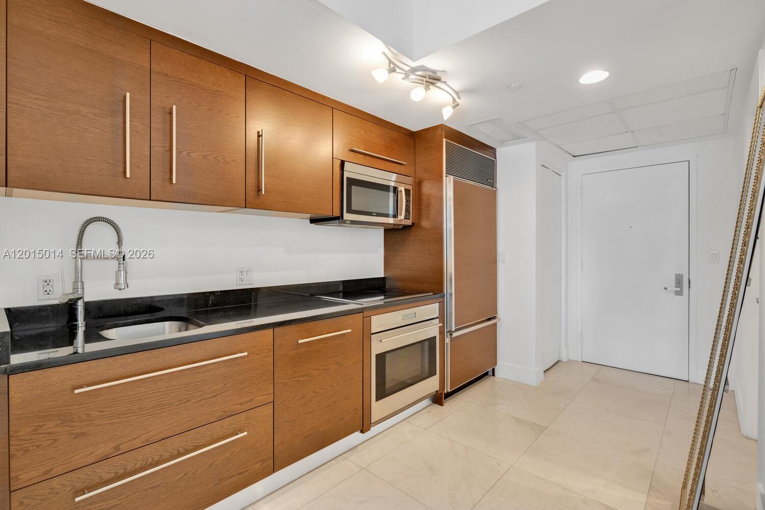 ICONBRICKELL CONDO NO 1 - Residential Lease