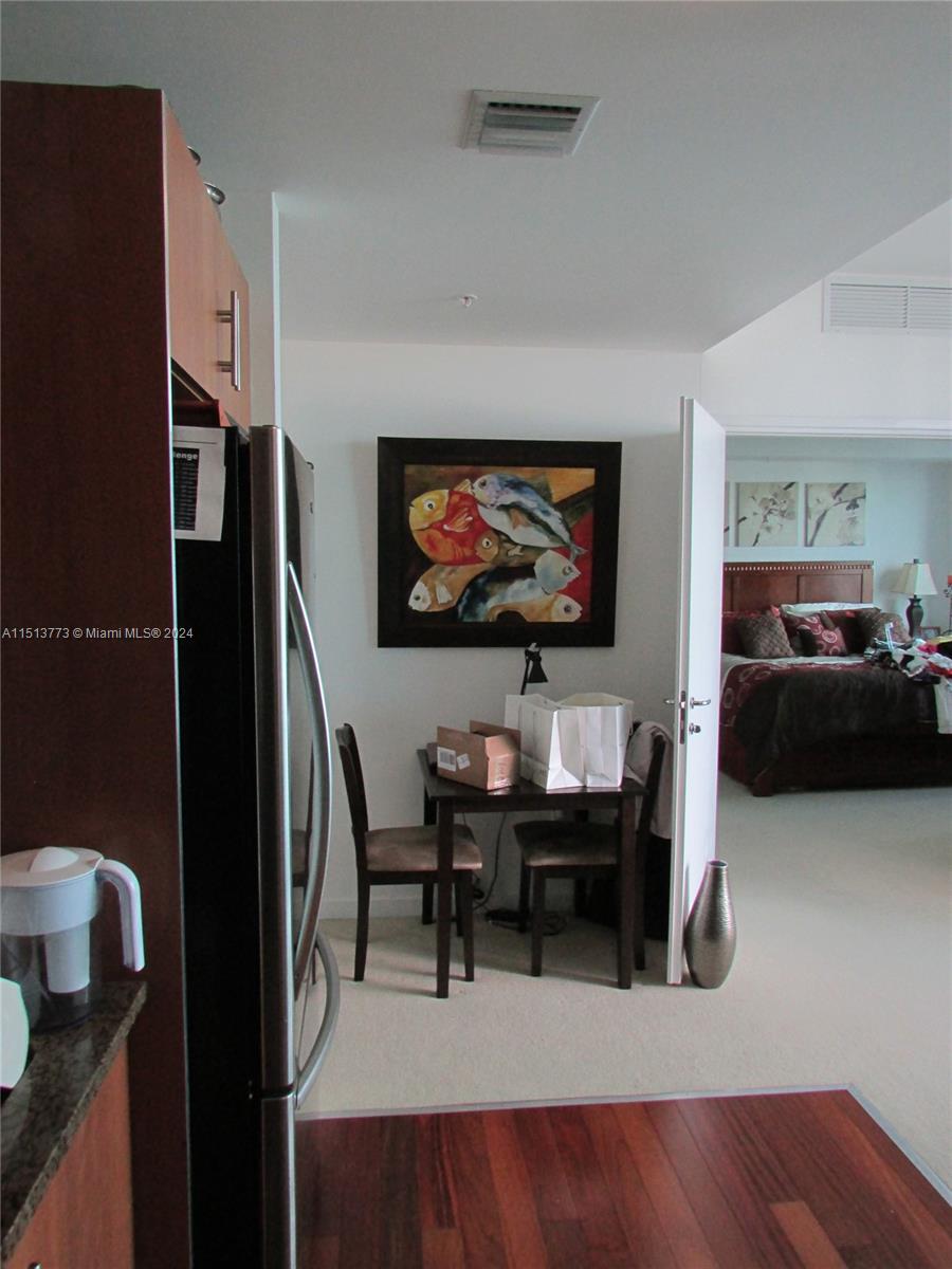 MET 1 CONDO - Residential