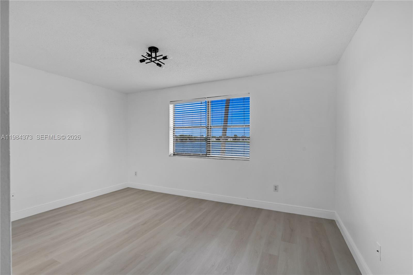 LAKESHORE CONDO #5 - Residential