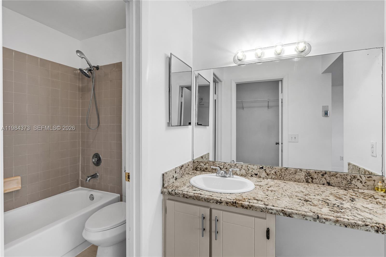 LAKESHORE CONDO #5 - Residential