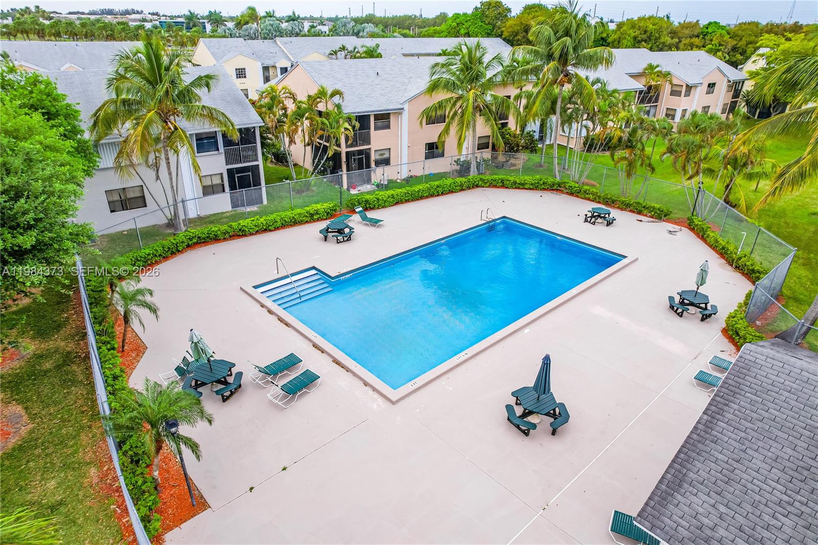 LAKESHORE CONDO #5 - Residential