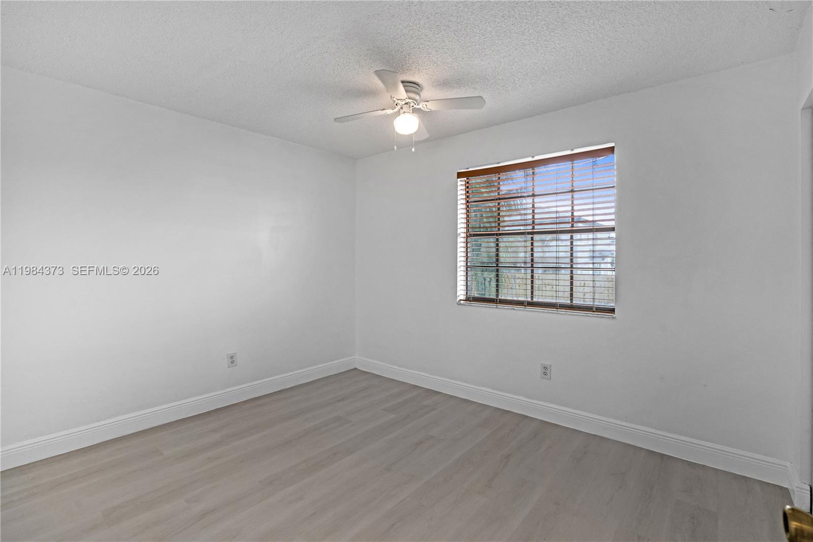 LAKESHORE CONDO #5 - Residential