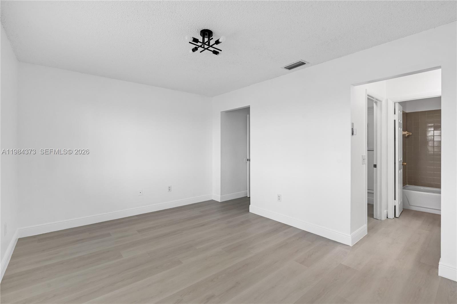 LAKESHORE CONDO #5 - Residential