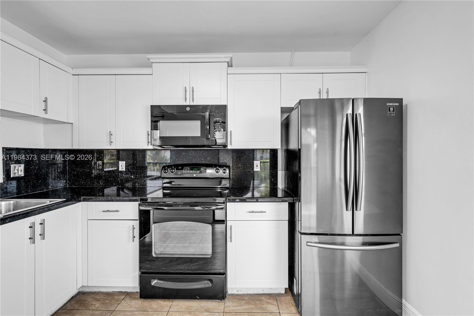 LAKESHORE CONDO #5 - Residential