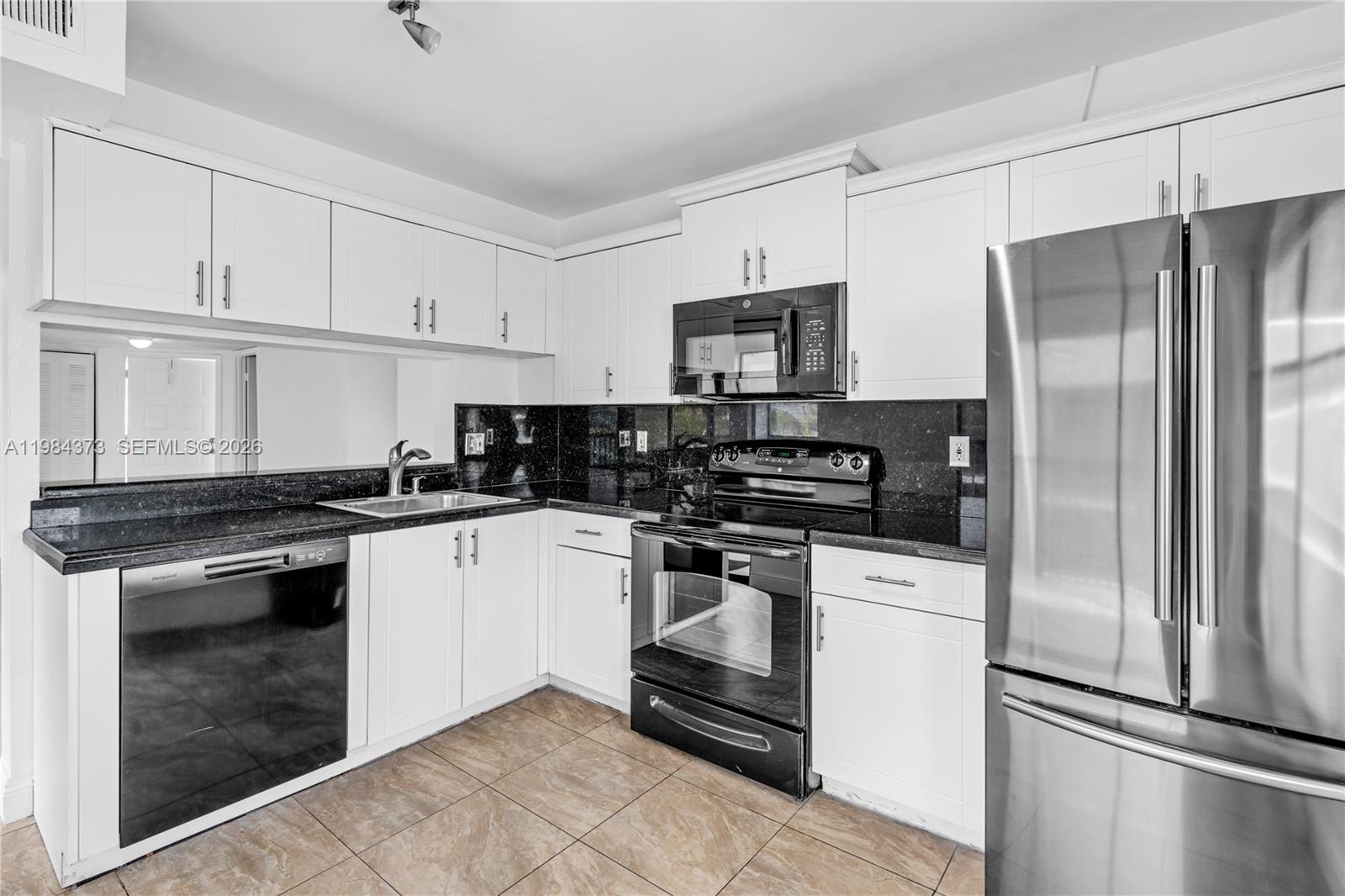 LAKESHORE CONDO #5 - Residential