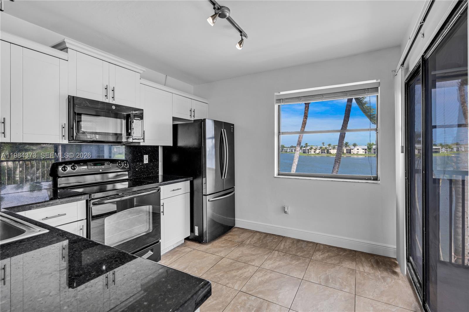 LAKESHORE CONDO #5 - Residential