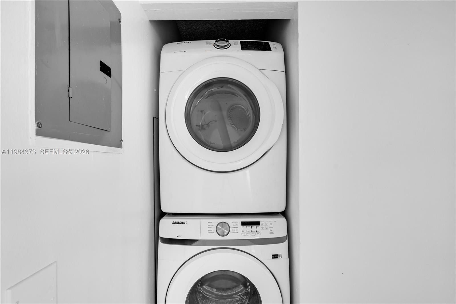 LAKESHORE CONDO #5 - Residential