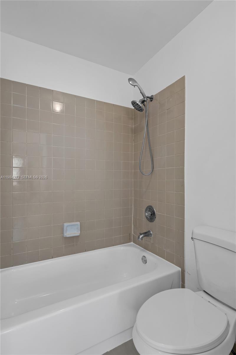 LAKESHORE CONDO #5 - Residential