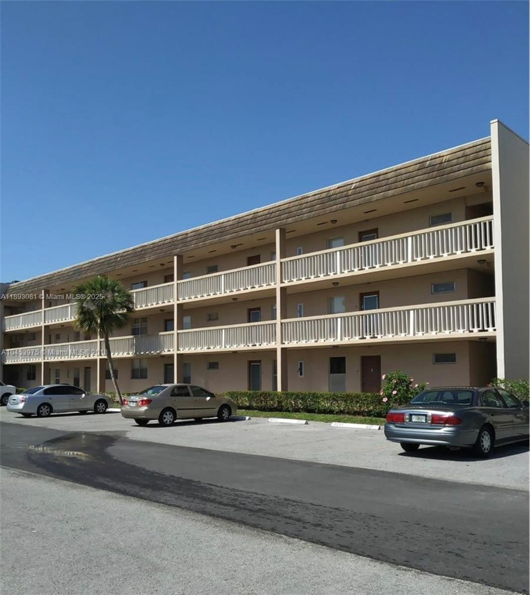 Outstanding Unit in Bermuda Club 1 bedroom & 1 bathroom, newer appliances and tile in living and bedroom. 55 + community. The community is equipped with a clubhouse, 4 pools, 2 tennis courts, shuffleboard, putting green, pool tables, ping pong tables, along with several other amenities. Bermuda Club is conveniently located close to several golf courses, 20 minutes from Sawgrass Mills Shopping Outlet Mall, 25 minutes from the beach, 20 minutes from the Fort Lauderdale airport, and 5 minutes from Florida's turnpike.