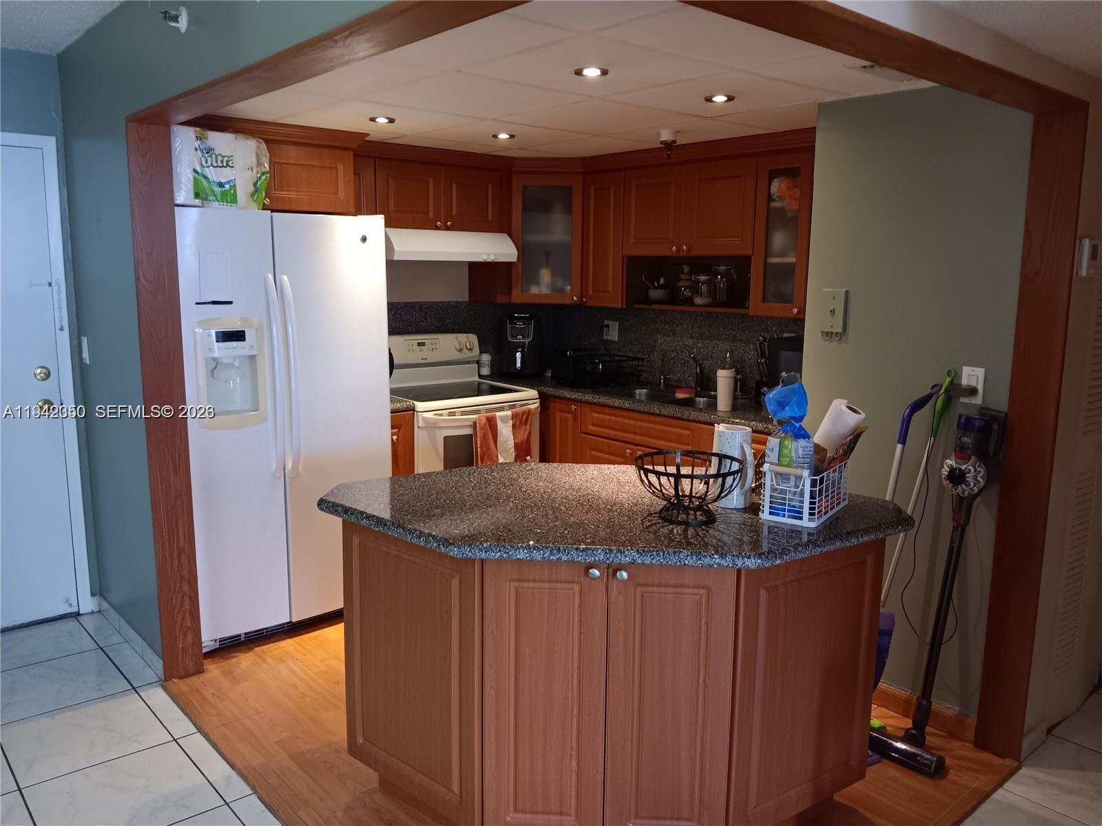 GOLFVIEW CL FONTAINEBLEAU - Residential Lease