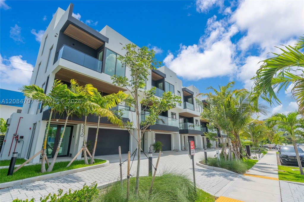 Photo of 3226 NE 7th St, Pompano Beach, FL 33062 (MLS # A12084707)