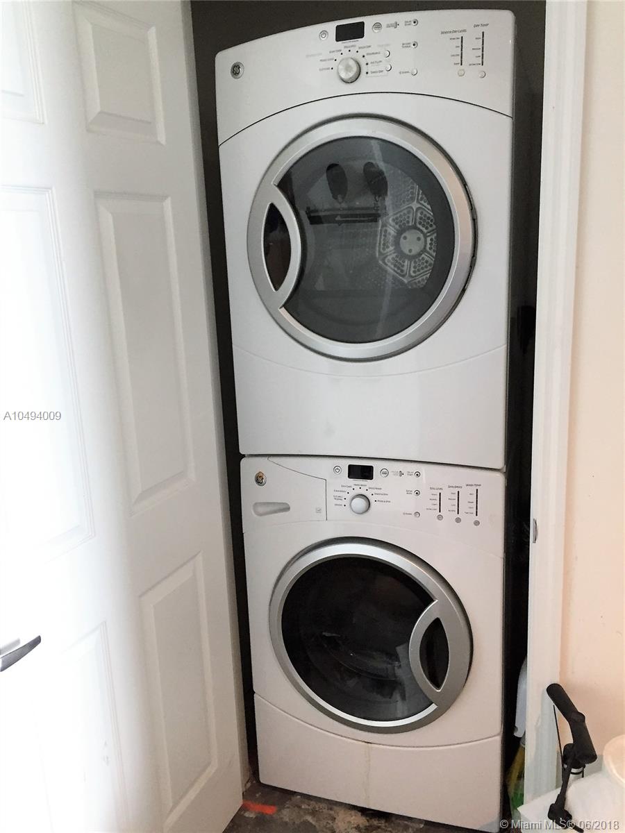 LOFTS AT HOLLYWOOD STATIO - Residential Lease