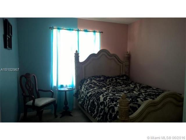 HILLSBORO COUNTRY CLUB PL - Residential