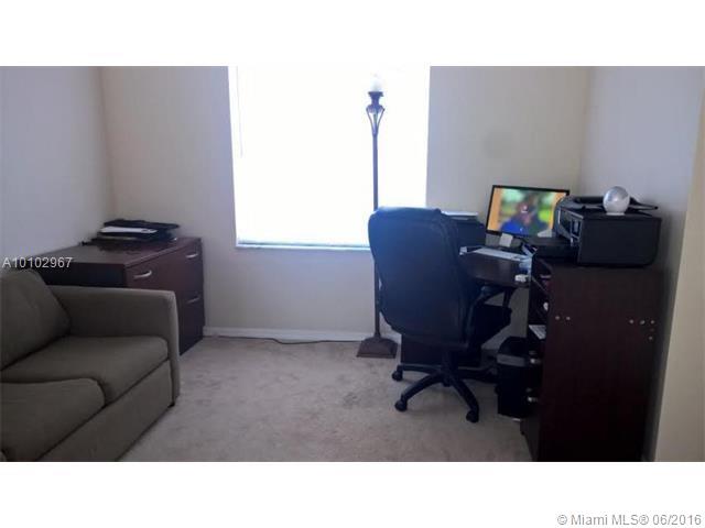 HILLSBORO COUNTRY CLUB PL - Residential