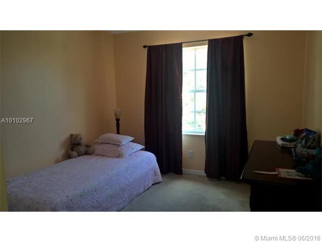 HILLSBORO COUNTRY CLUB PL - Residential