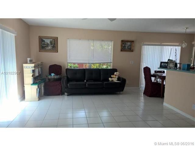 HILLSBORO COUNTRY CLUB PL - Residential