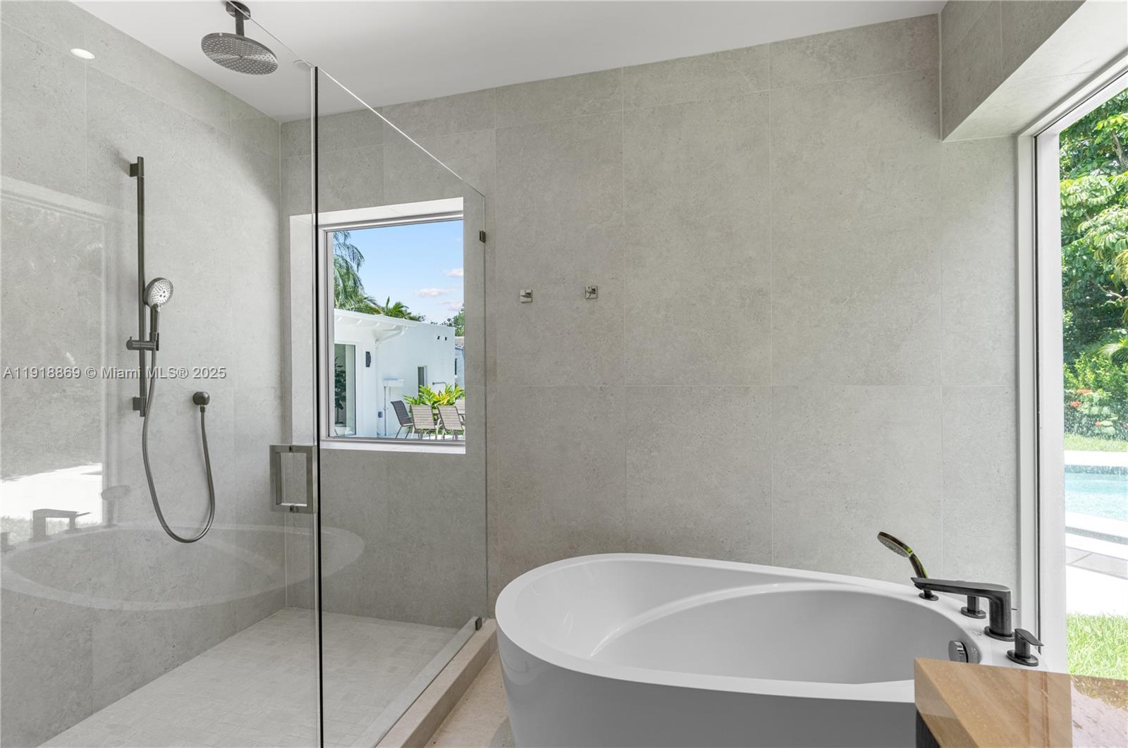 BEVERLY GLEN - Residential