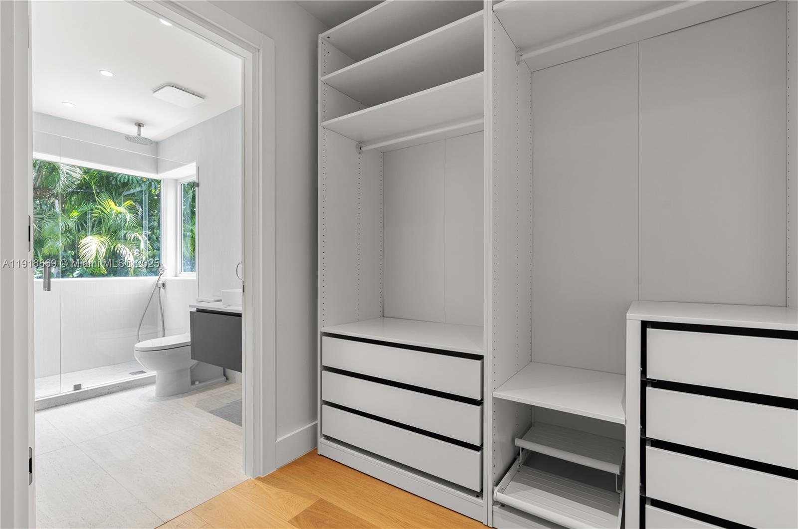 BEVERLY GLEN - Residential