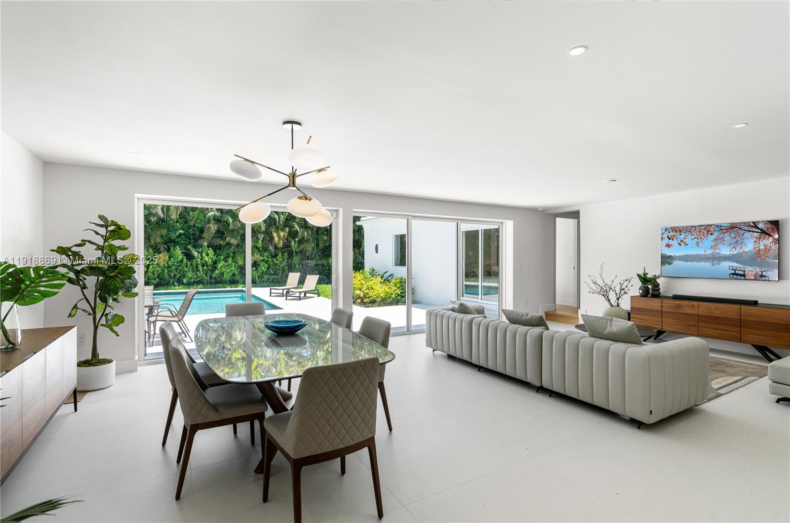 BEVERLY GLEN - Residential