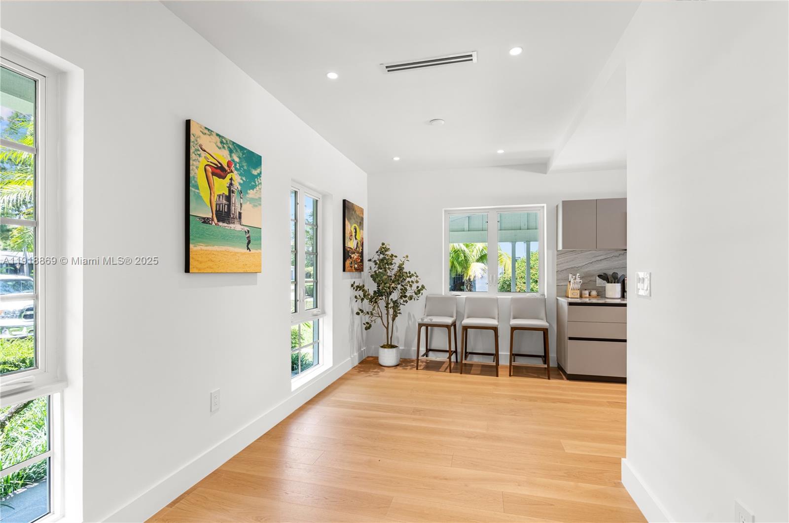 BEVERLY GLEN - Residential