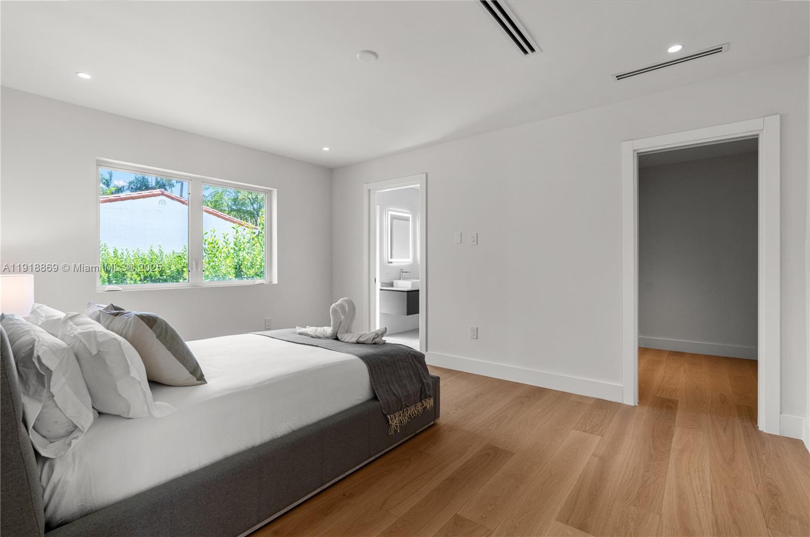 BEVERLY GLEN - Residential