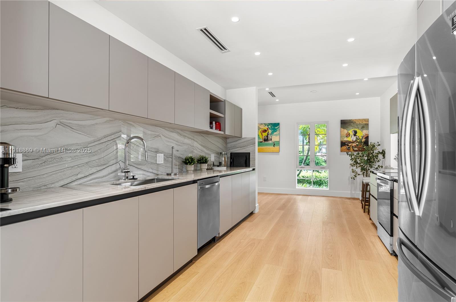 BEVERLY GLEN - Residential