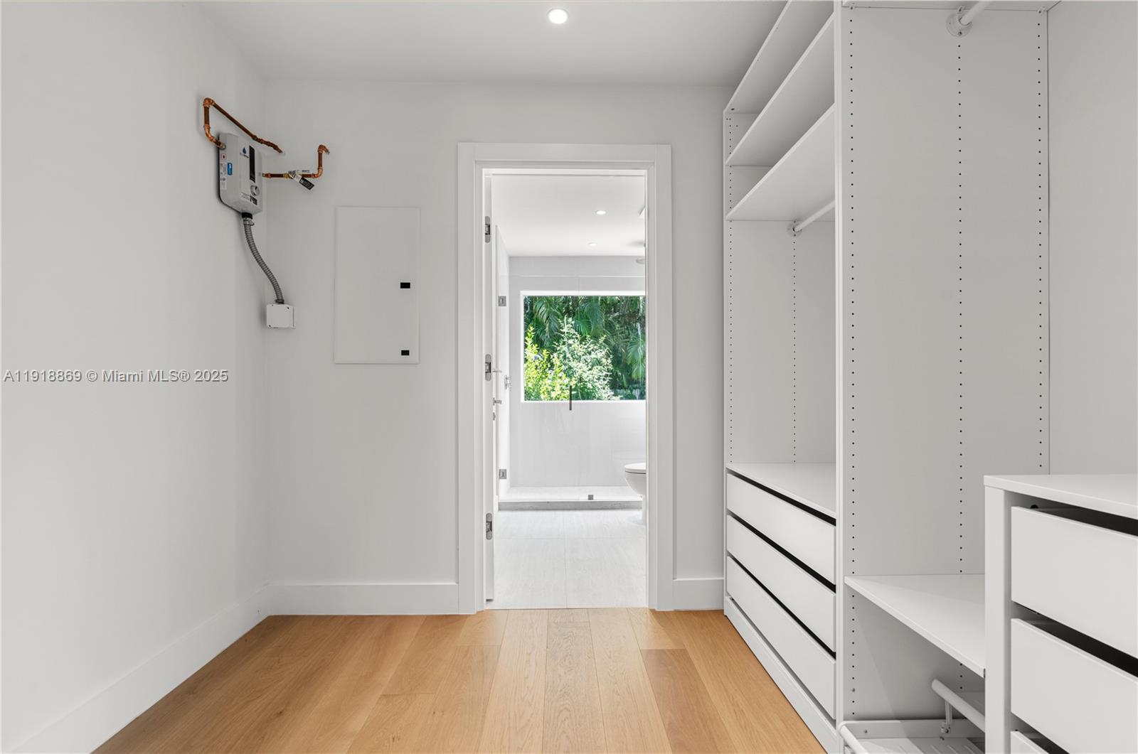 BEVERLY GLEN - Residential