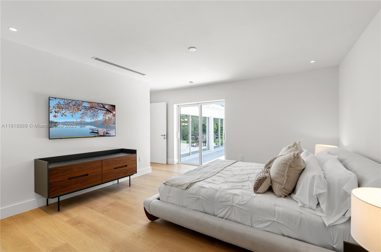 BEVERLY GLEN - Residential