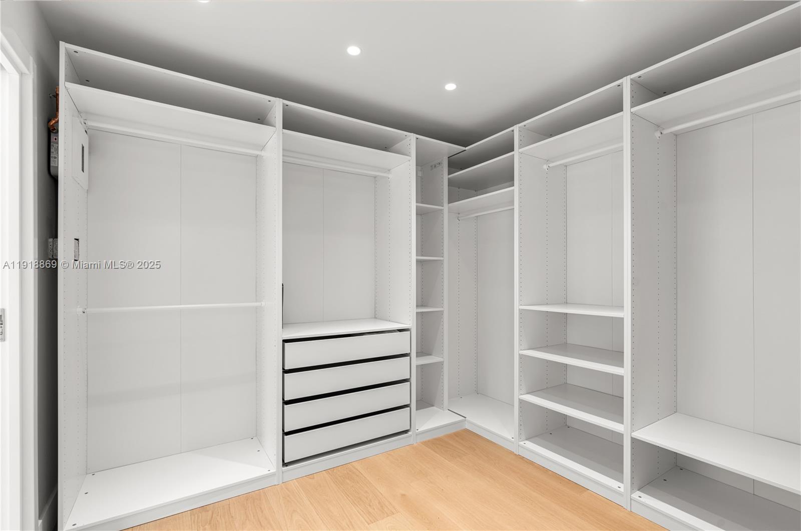 BEVERLY GLEN - Residential