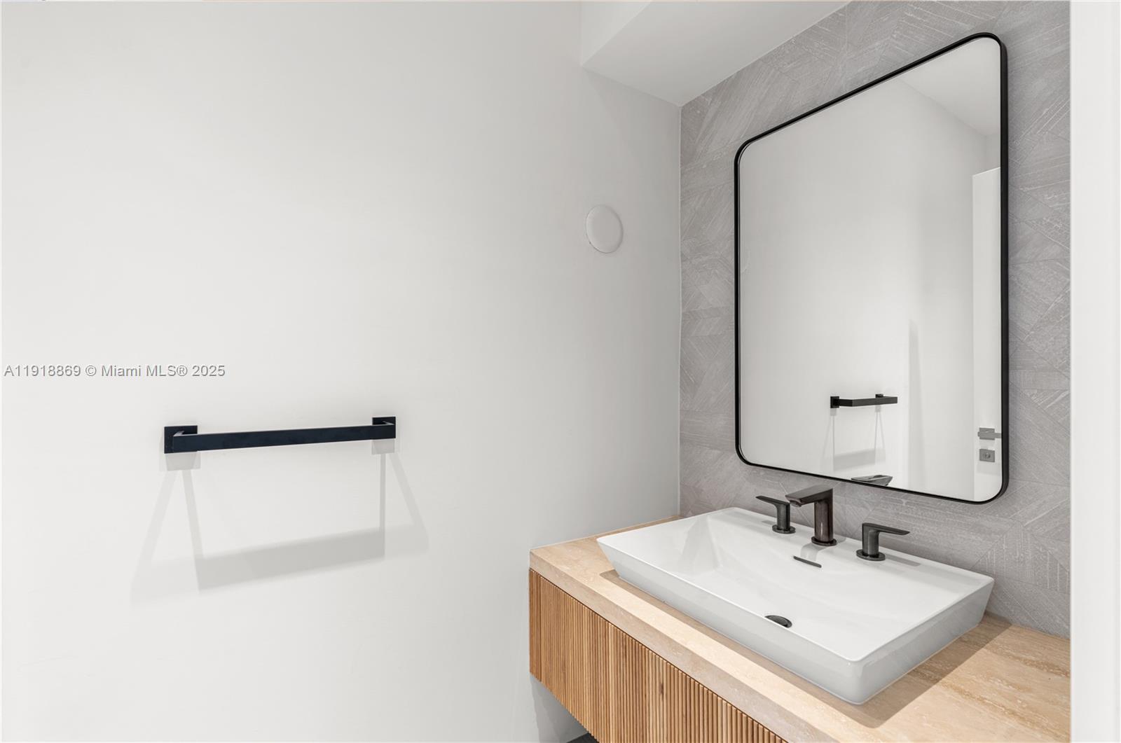 BEVERLY GLEN - Residential