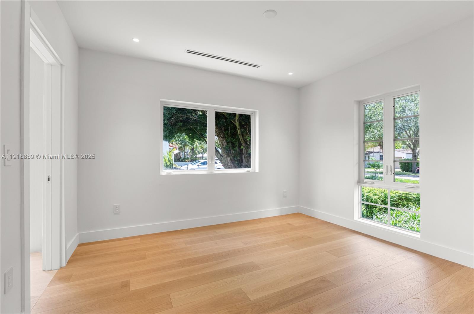 BEVERLY GLEN - Residential