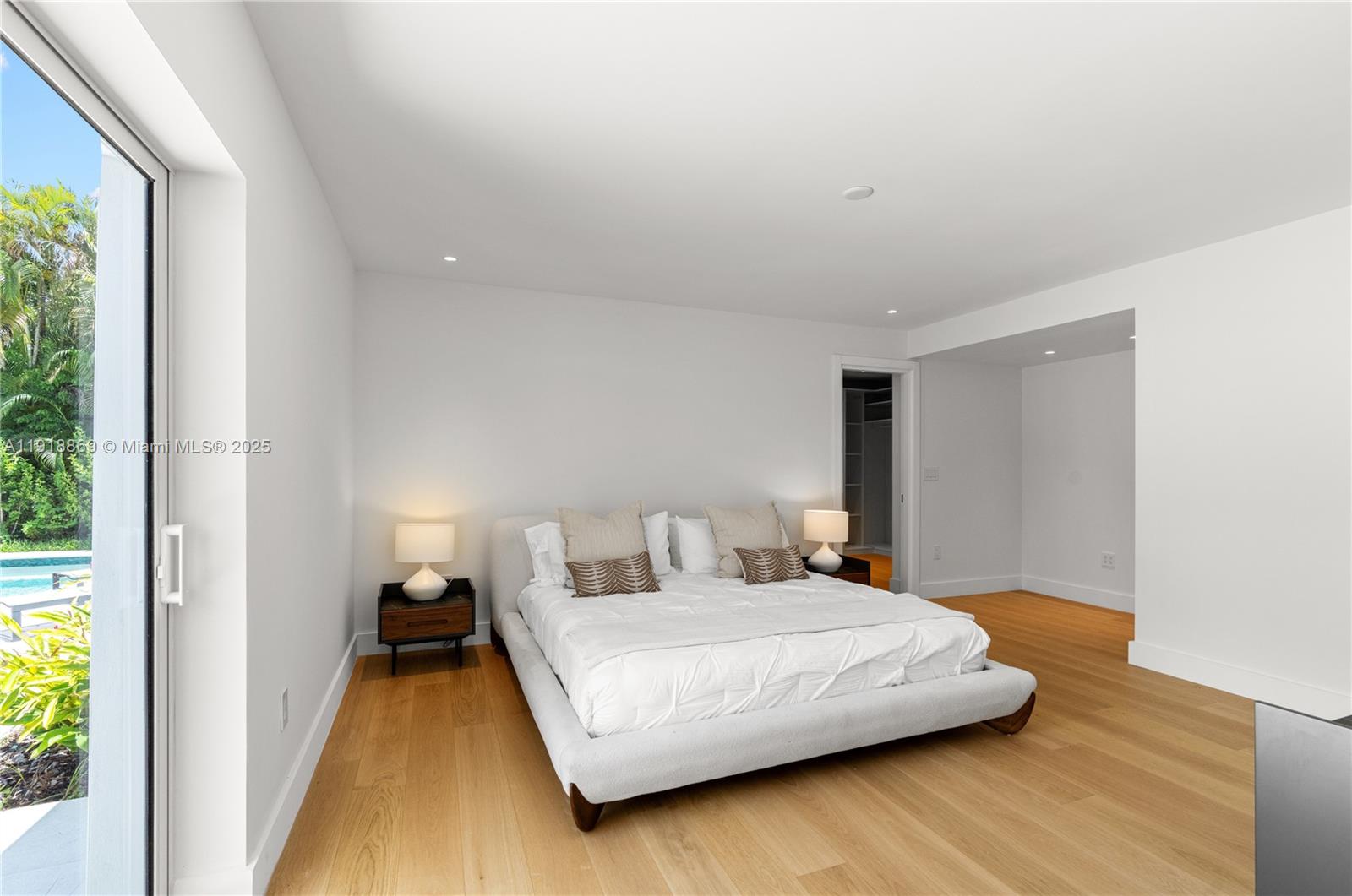 BEVERLY GLEN - Residential