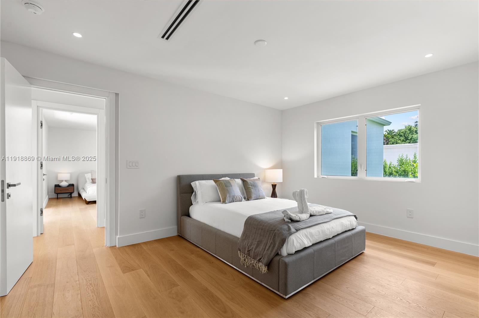 BEVERLY GLEN - Residential