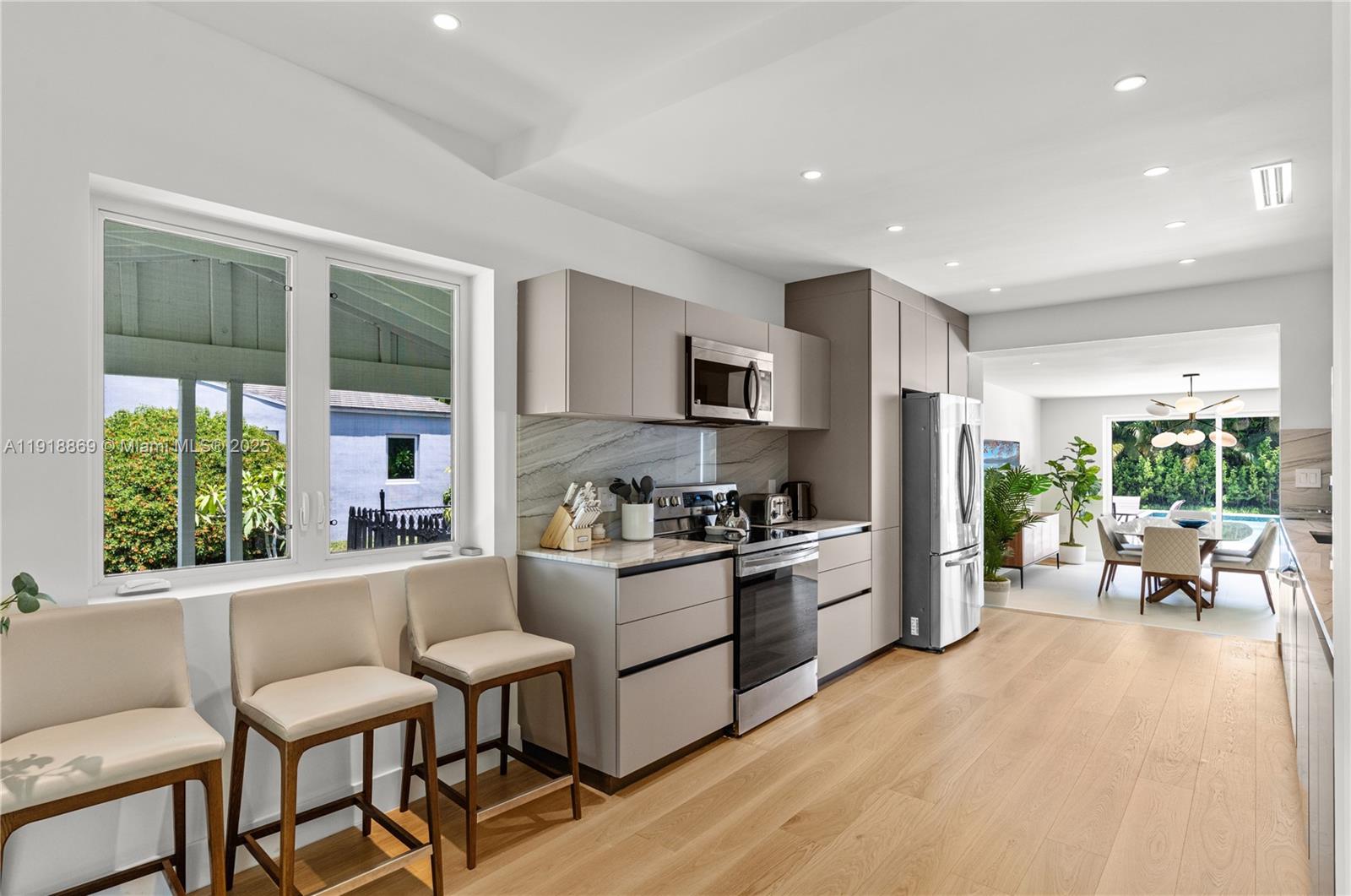 BEVERLY GLEN - Residential