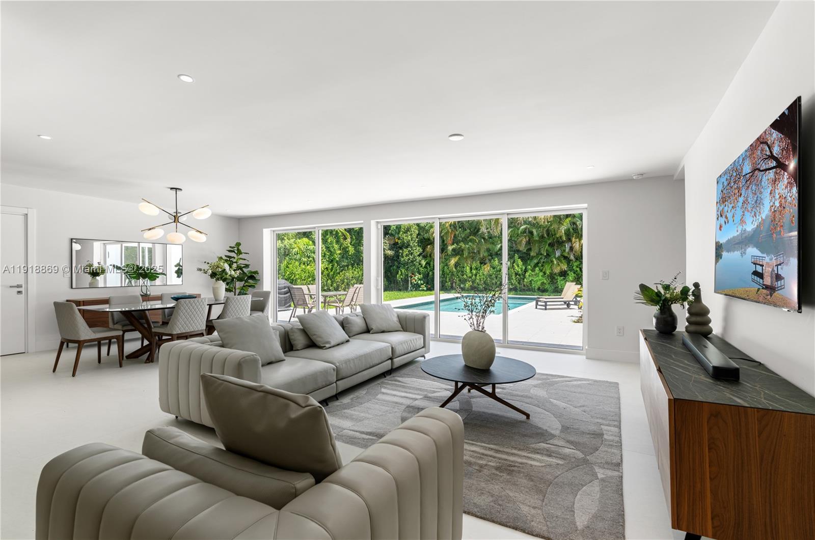 BEVERLY GLEN - Residential