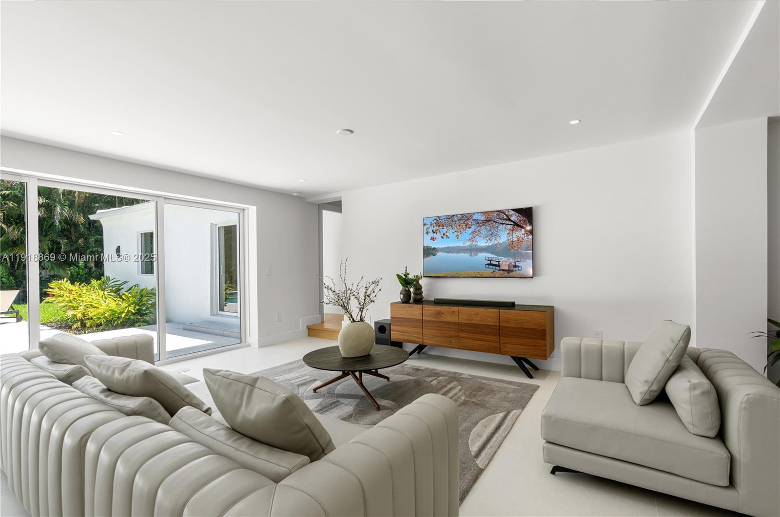 BEVERLY GLEN - Residential