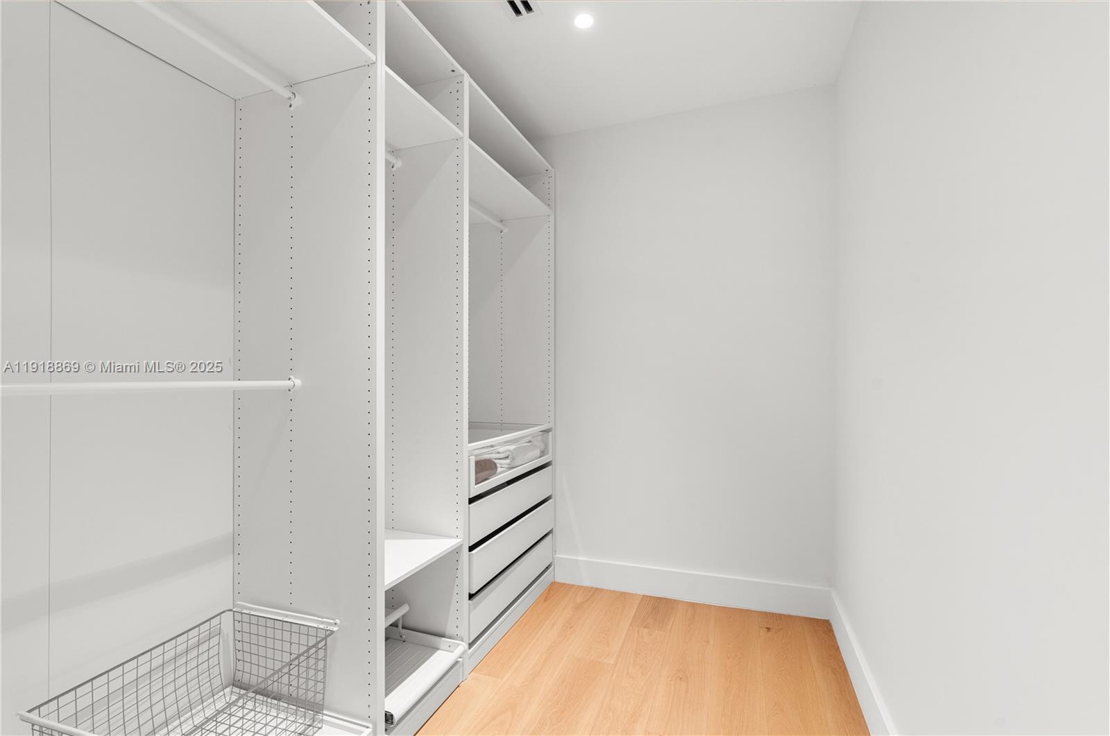 BEVERLY GLEN - Residential