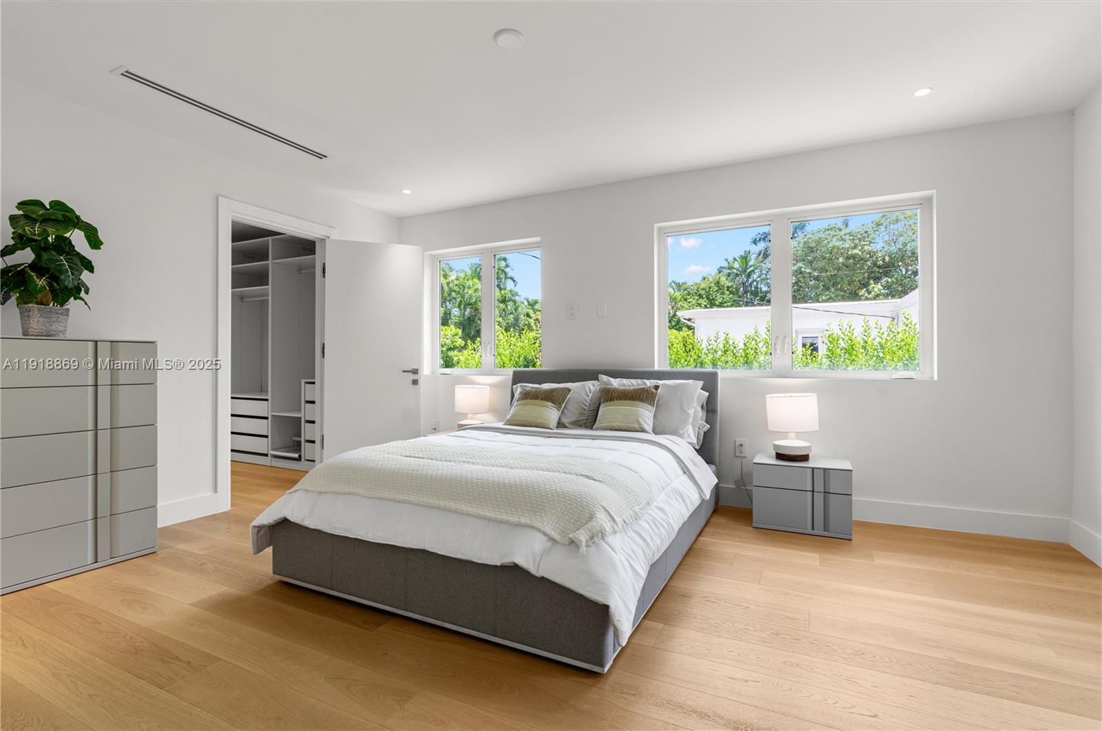 BEVERLY GLEN - Residential